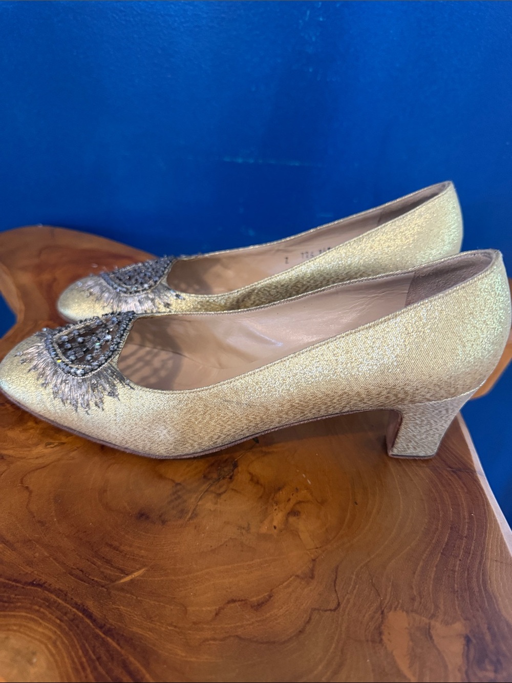 Vintage Italian Bruno Magli Gold Embellished Heart-Detail Pumps Size 36 1/2 - Picture 4 of 7